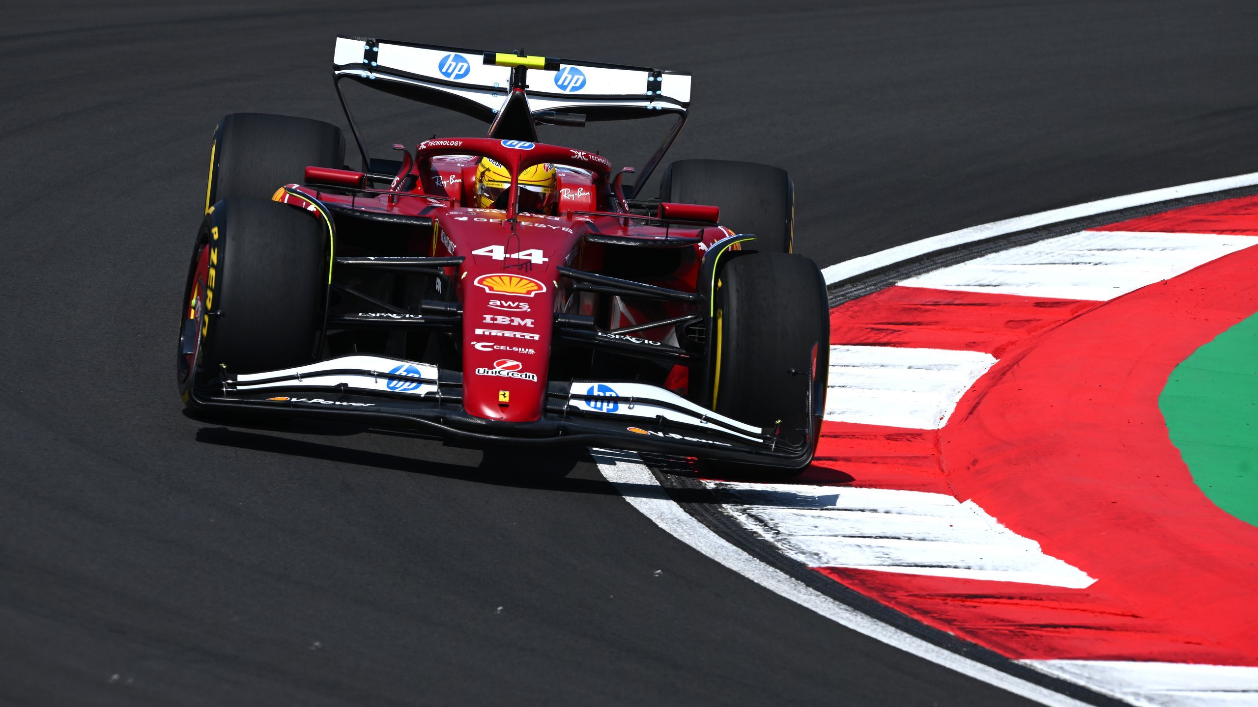 Preview Гран-при Китая: Льюис Хэмилтон сенсационно завоевал первый поул для Ferrari в спринт-квалификации, Ландо Норрис лишь шестой