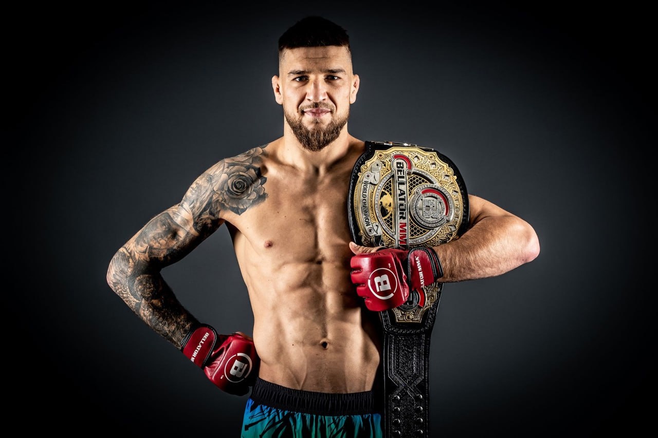 Preview Ярослав Амосов, бывший чемпион Bellator, одержал победу удушающим приемом в первом раунде и нацелился на UFC