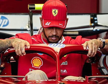 Льюис Хэмилтон назвал “полным бредом” слухи о потере веры в Ferrari