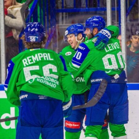 Ян оформляет дубль: «Салават Юлаев» повёл в серии против «Спартака»