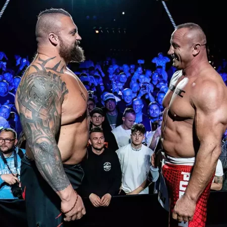 Эдди Холл сокрушил пятикратного «Сильнейшего человека мира» Мариуша Пудзяновского за 30 секунд в дебютном бою по ММА