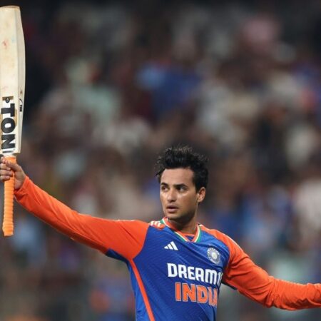 Кубок Азии 2025: Индия пробивается в финал благодаря блеску Абхишека Шармы и магии спиннеров