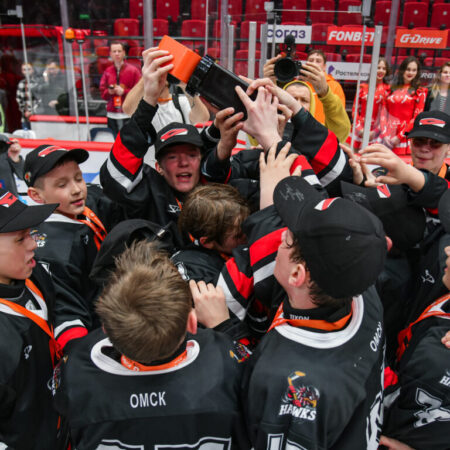 Омские Ястребы в огне: Разгром «Адмирала» и кулачный «балет» вратарей на G-Drive Арене