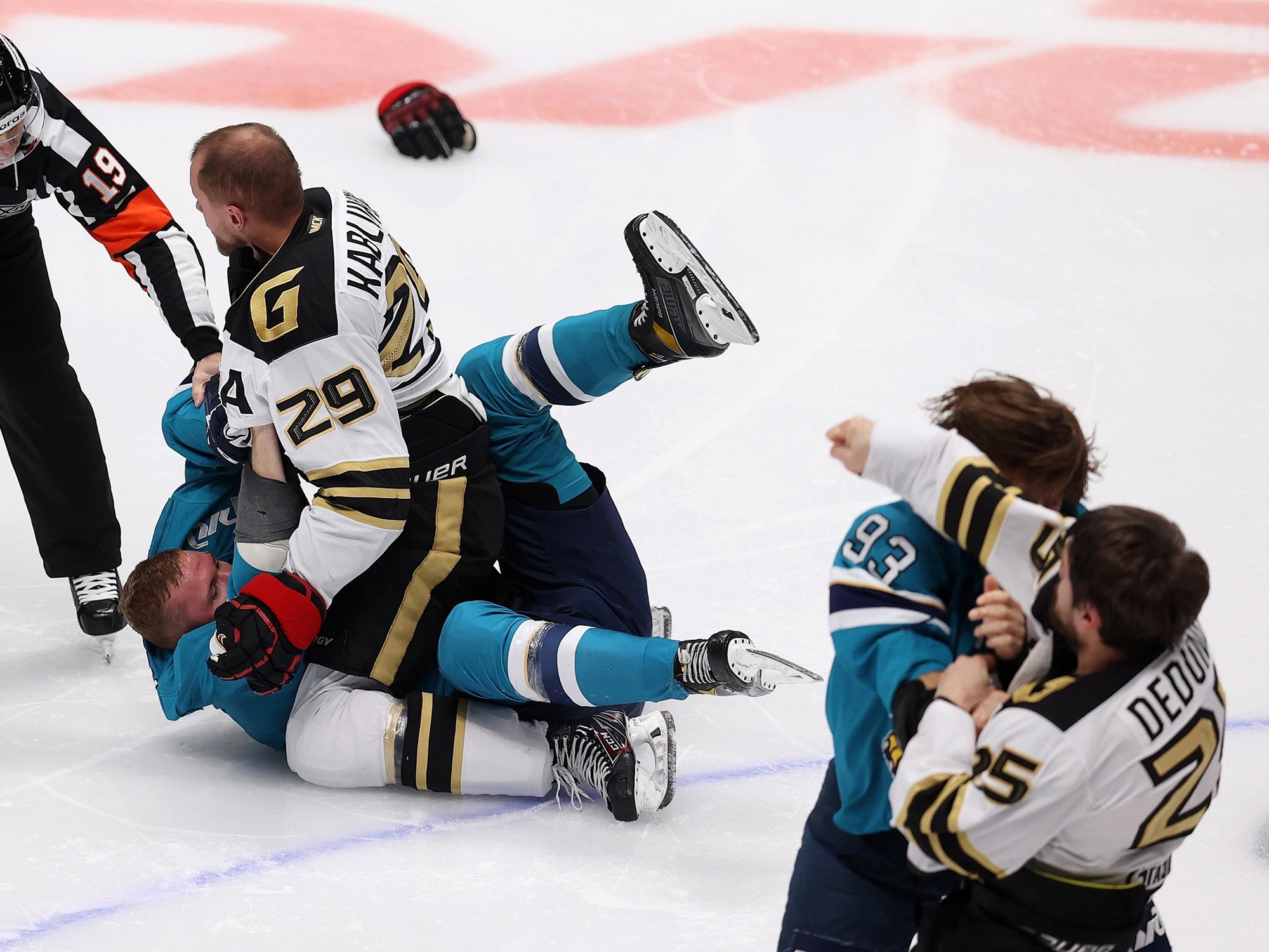 Preview КХЛ: Хроники дня – От исторических рекордов до кулачных боев на льду