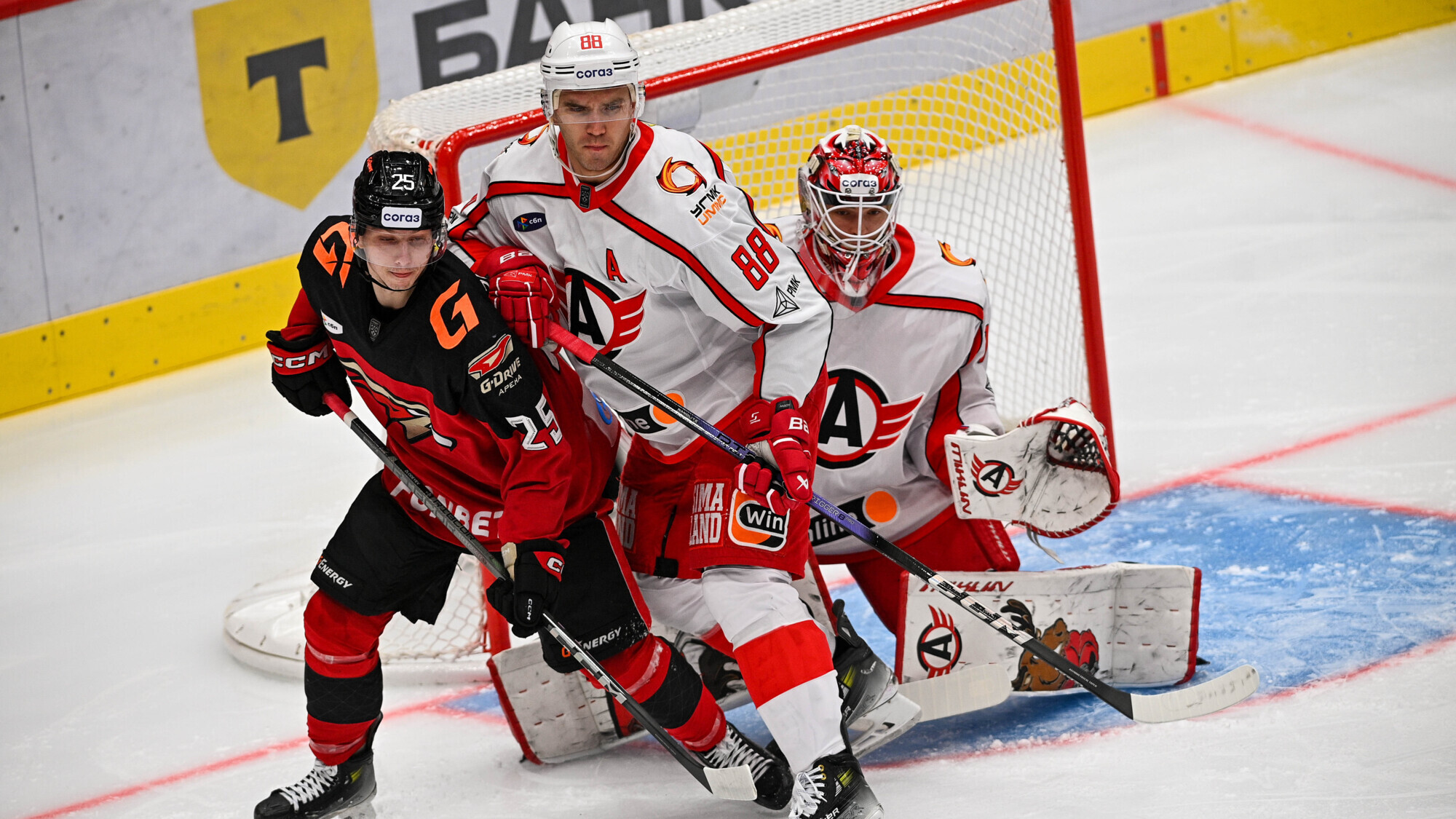 Preview Лед, страсть и тактика: Как «Автомобилист» в Омске прервал гегемонию «Авангарда»