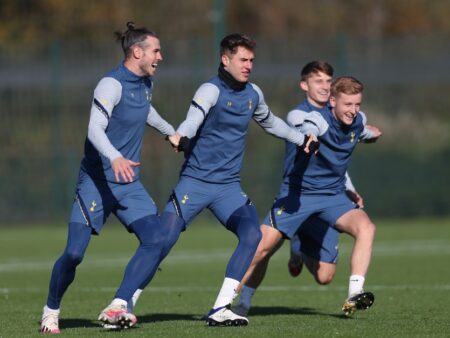 Возрождение феномена: Звезда Тоттенхэма Мур возвращается к форме после сложной аренды, забив хет-трик за сборную Англии U19