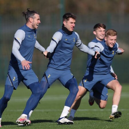 Возрождение феномена: Звезда Тоттенхэма Мур возвращается к форме после сложной аренды, забив хет-трик за сборную Англии U19