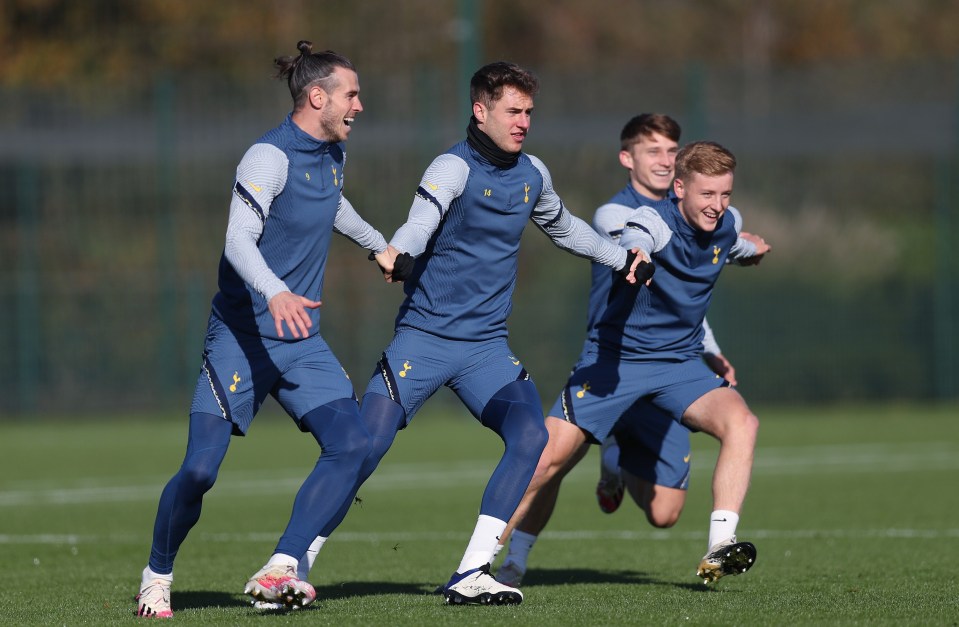 Preview Возрождение феномена: Звезда Тоттенхэма Мур возвращается к форме после сложной аренды, забив хет-трик за сборную Англии U19