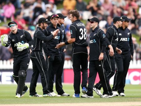 Триумф «Чёрных кепок»: Новая Зеландия досрочно выигрывает ODI серию у Англии