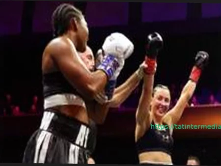 Олимпийская чемпионка Джонс одержала победу нокаутом в дебютном боксерском поединке