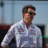 Мерседес: Вольфф признал, что при равных условиях Рассел опередил бы Кими