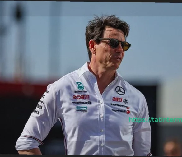 Мерседес: Вольфф признал, что при равных условиях Рассел опередил бы Кими