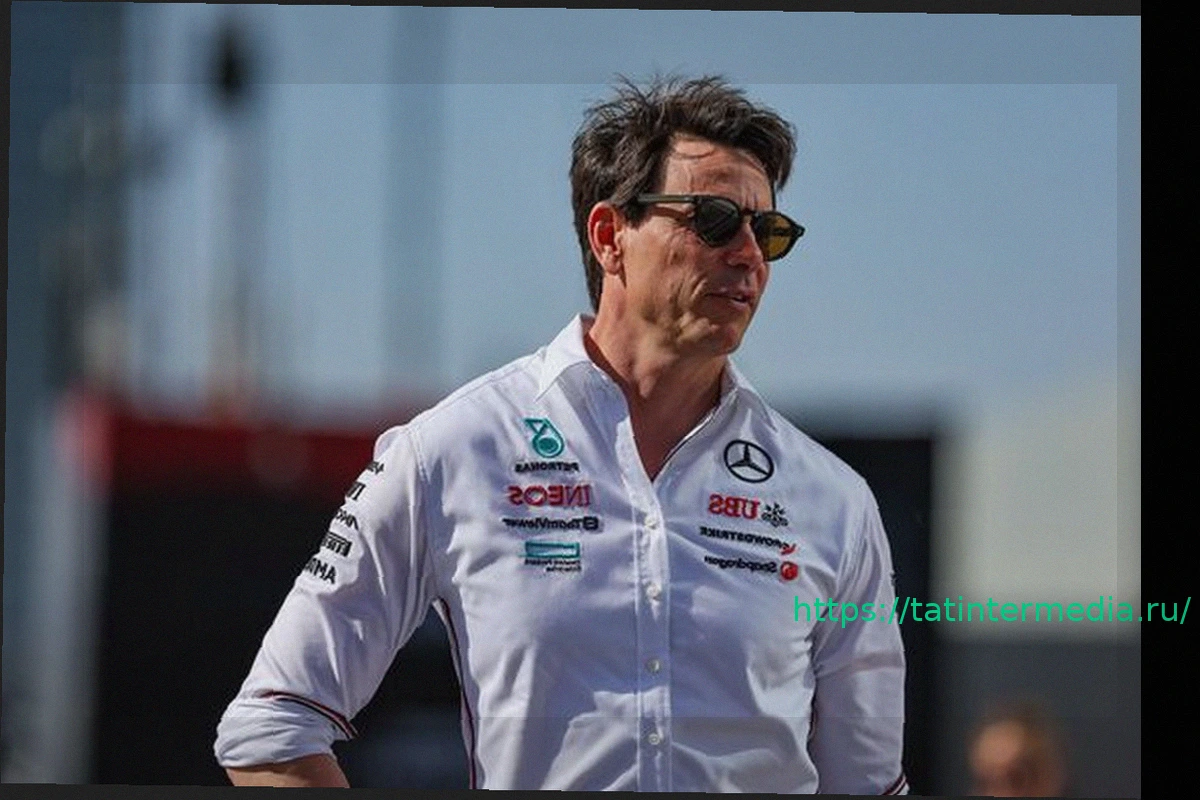 Preview Мерседес: Вольфф признал, что при равных условиях Рассел опередил бы Кими