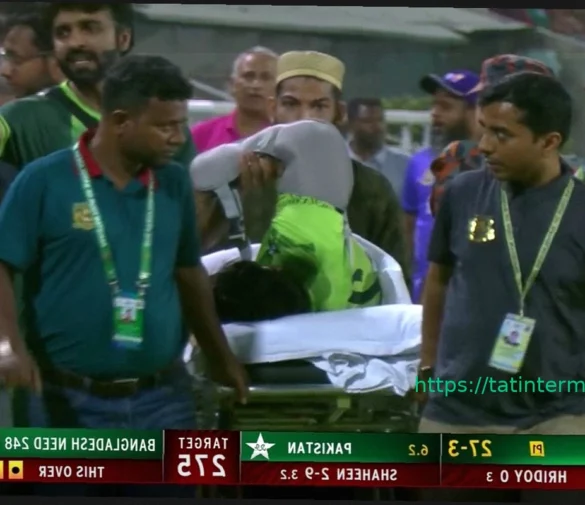 Пакистанский игрок получил серьезную травму, пытаясь спасти мяч от границы в матче с Бангладеш