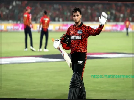 Абхишек Шарма оштрафован BCCI за протест против спорного кэтча в IPL