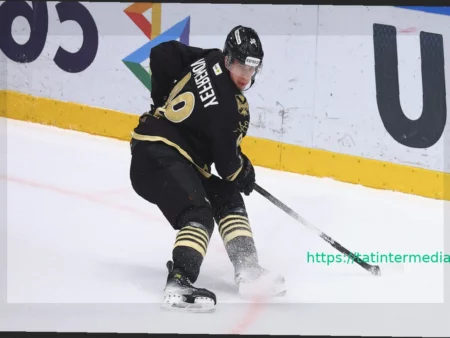 Никита Ефремов продлил контракт с «Адмиралом»