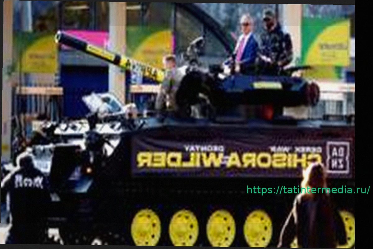 Preview Дерек Чисора и Найджел Фарадж прибыли на пресс-конференцию Уайлдера на танке