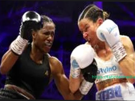 Кэролайн Дюбуа Объединила Титулы в Легком Весе, Одержав Победу над Терри Харпер