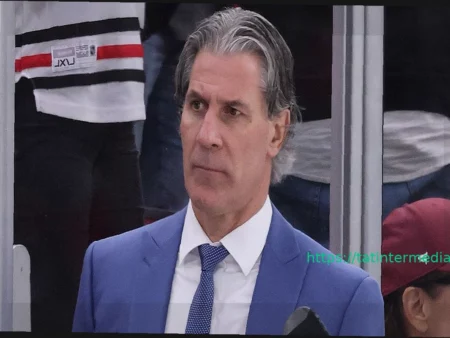 Главный тренер «Колорадо» Беднар получил перелом лицевой кости после попадания шайбы