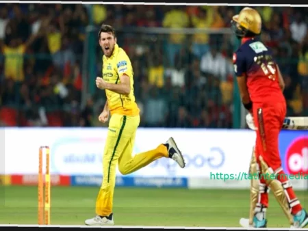 Потрясающая подача Джейми Овертона выбивает Девдатта Падикала в захватывающем матче RCB против CSK