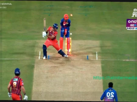 Акшар Патель блестящим броском выбил Эйдена Маркрама в матче LSG против DC на IPL 2026