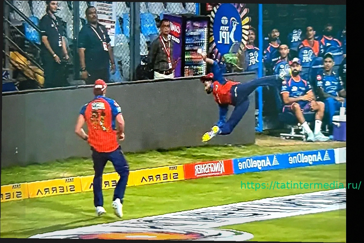 Preview Шрейас Айер и Ксавьер Бартлетт: Потрясающий командный кэтч против Хардика Пандьи