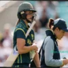 Эллис Перри получила травму и покинула поле в полуфинале Женского T20 World Cup