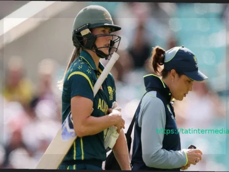 Эллис Перри получила травму и покинула поле в полуфинале Женского T20 World Cup
